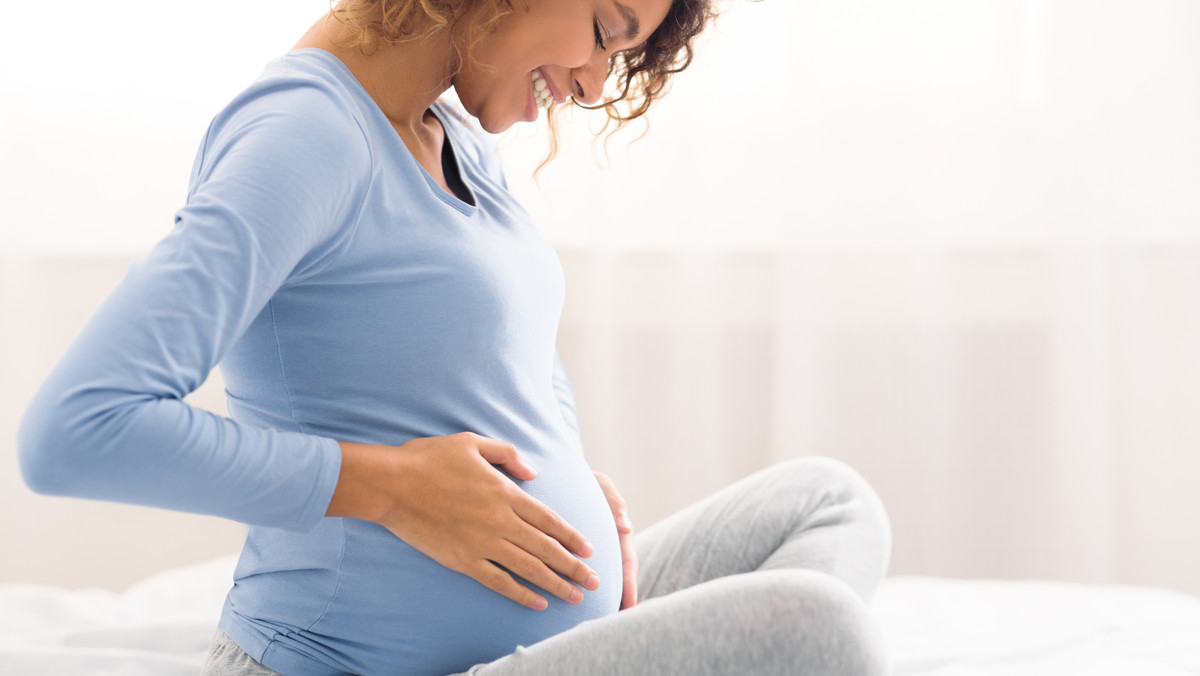 Brzuch w ciąży - pierwsze objawy ciąży, ból brzucha, rozmiar brzucha