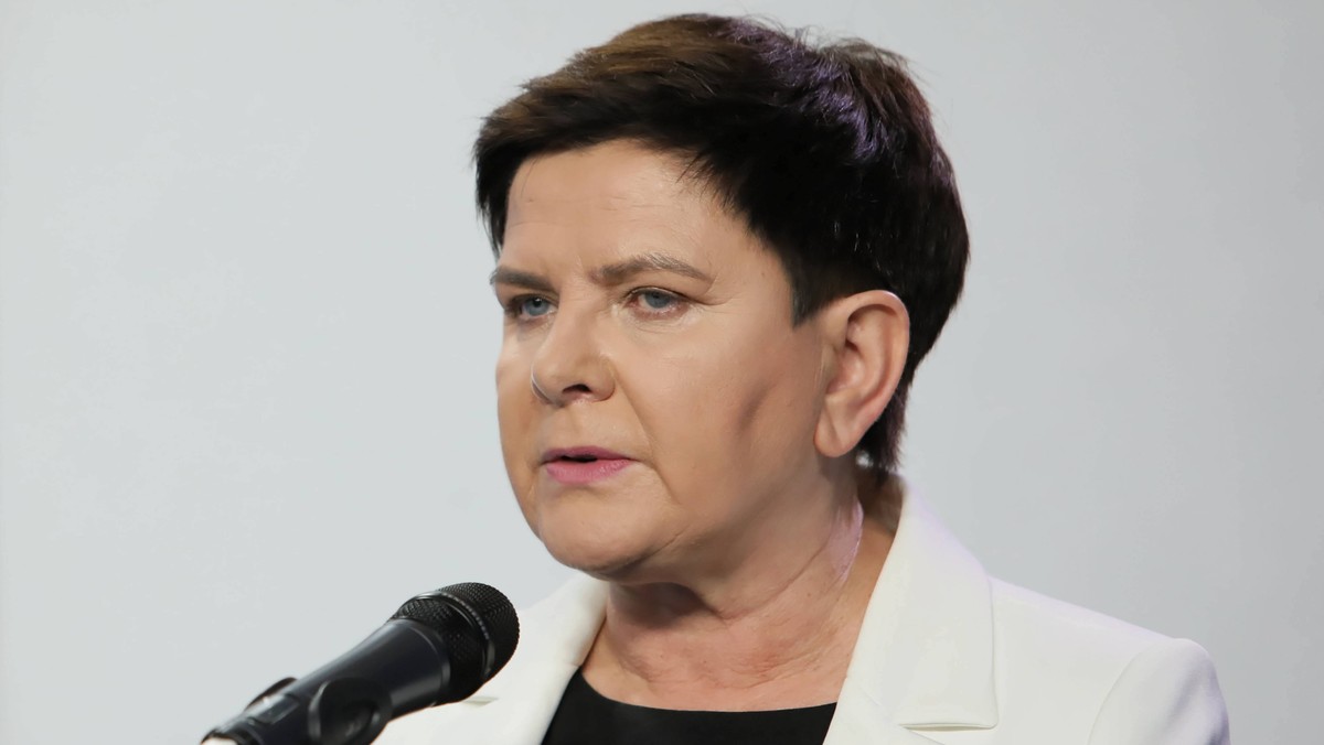 Beata Szydło. Czy pozbyła się unijnych flag z gabinetu premiera?