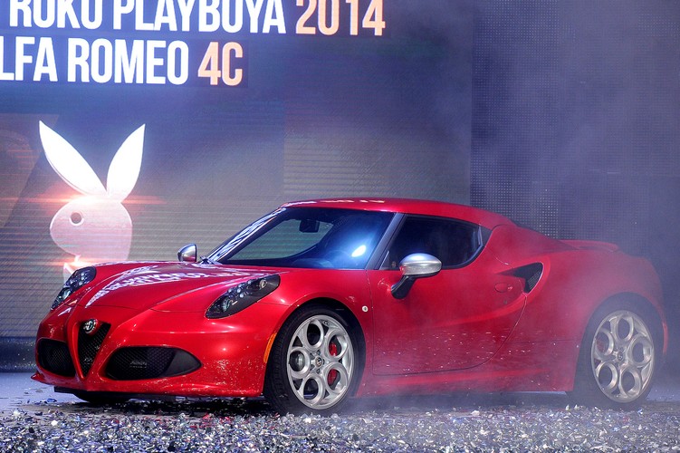 Alfa Romeo 4 C - w tym roku eksperci z komisji sędziowskiej plebiscytu „Samochód Roku Playboya 2014' najwyżej ocenili coupé z Modeny