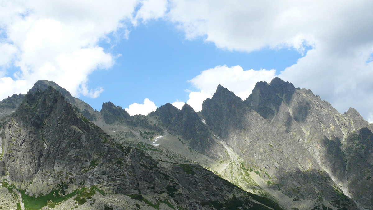 Już wiemy, co jest najbardziej podhalańskiego na Podhalu. Na symbol tego Podhala wybraliście Tatry. Drugie miejsce w naszej sondzie zajął tatrzański szczyt górujący nad Zakopanem - Giewont, a trzecie podhalański przysmak, oscypek.