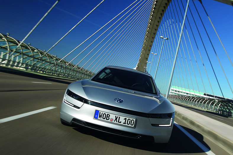 VW XL1 na trasie z Lucerny do Genewy