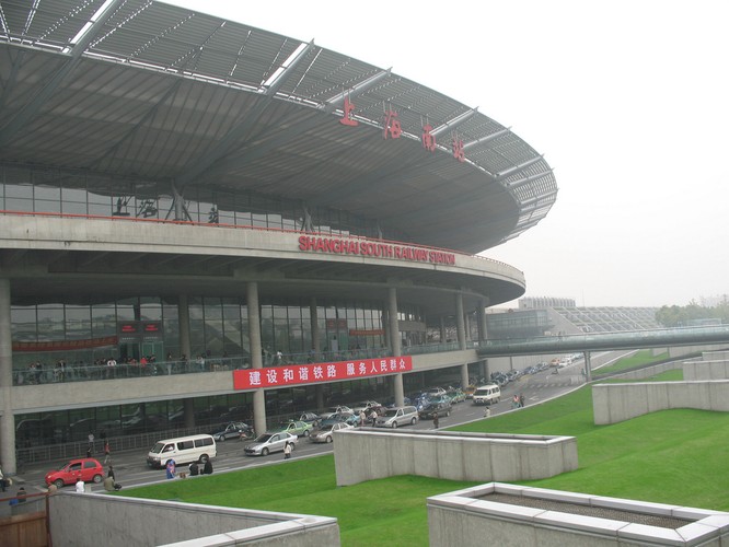 Shanghai South Railway Station - widok na budynek dworca z zewnątrz Fot. flickr, GarySoup, Attribution 2.0 Generic