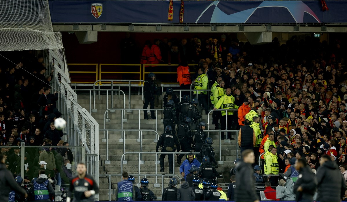 Zamieszki na meczu Lens - PSV