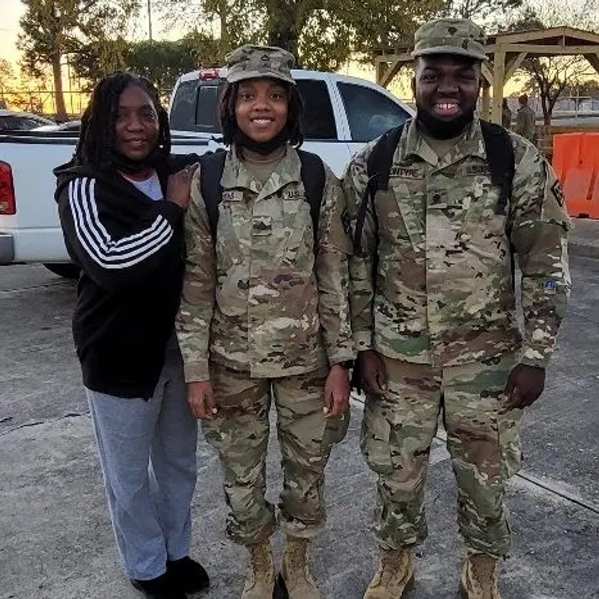 Kenedi Ladon Sanders (24) identifikovana je kao žena vojnik koja je ubijena