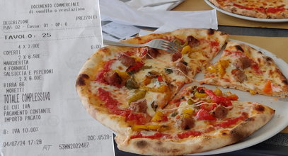 To nie rachunek za pizzę we Włoszech ich zaskoczył. "Kto zamówił coperto?!"