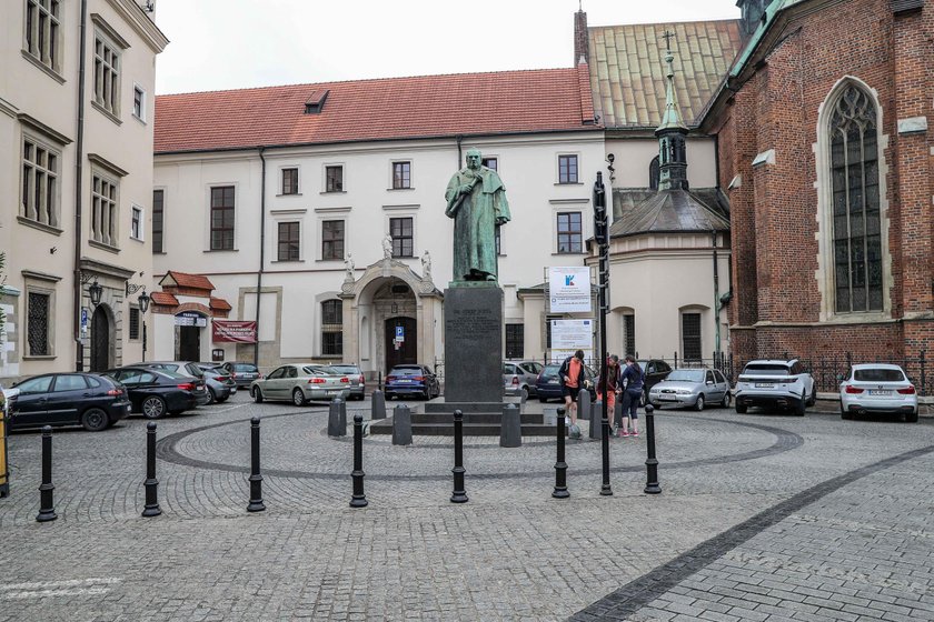 Rewolucja na Placu Wszystkich Świętych. Zmiany w ruchu dla samochodów