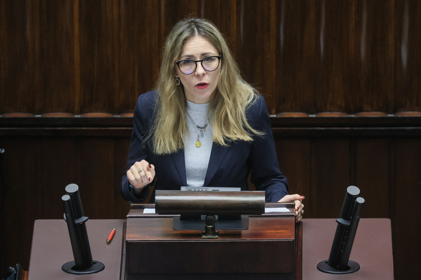 Agnieszka Buczyńska na sali plenarnej Sejmu