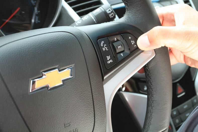 Chevrolet Cruze Kombi, przyciski na kierownicy
