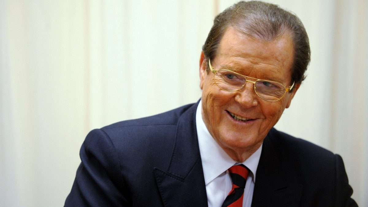 Roger Moore przyznał, że jest wielkim fanem Daniela Craiga w roli Bonda. Aktor, który sam wcielał się w agenta 007, uważa, że nowy odtwórca jest "najlepszym Bondem w historii".