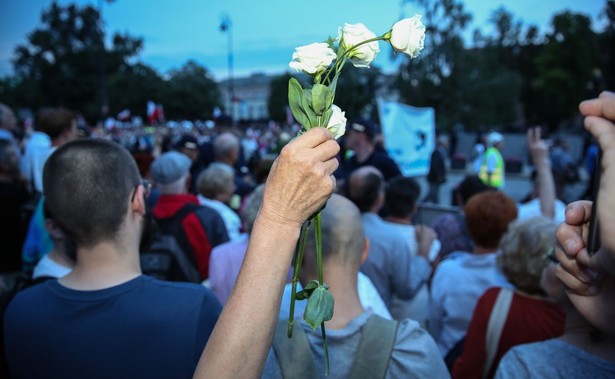 Wiemy, kim jest kobieta, która spoliczkowała działaczkę Obywateli RP podczas Dnia Weterana w Warszawie