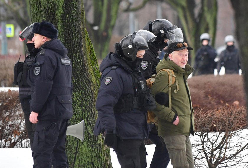 Ryzykują aresztowania, żeby upamiętnić Nawalnego