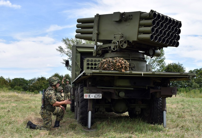 Komandir pt Miloš Prstojevic sa vojnicima