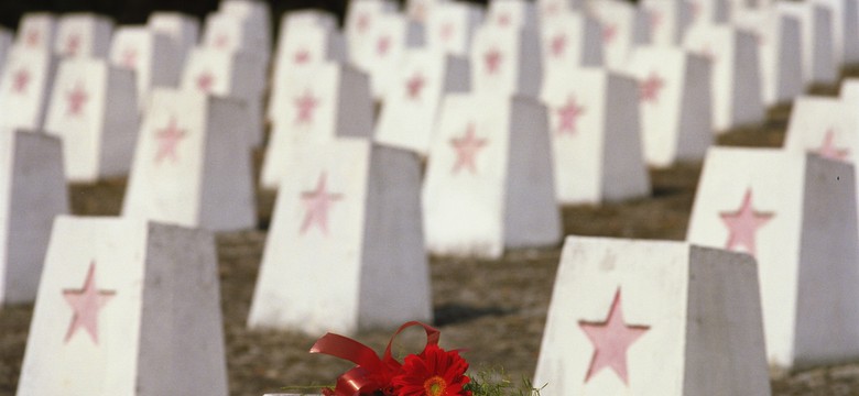 Sierp i młot na nowosądeckim pomniku. Rosja chce powrotu symbolu, rząd pracuje nad stanowiskiem