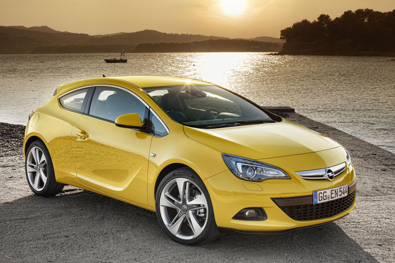 Opel Astra GTC tuż przed premierą