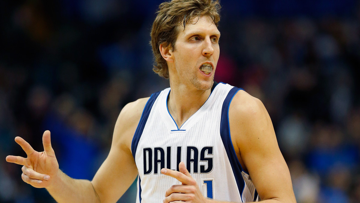 Dirk Nowitzki z Dallas Mavericks wyprzedził Hakema Olajuwona i zajął dziewiątą lokatę w klasyfikacji najlepszych strzelców wszech czasów w NBA. Jego drużyna pokonała Sacramento Kings 106:98.