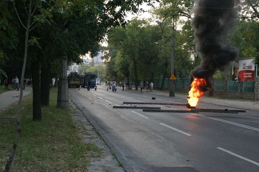 Opony płoną na demonstracjach