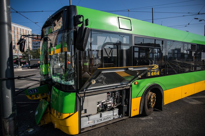 Kolejny wypadek miejskiego autobusu na rondzie Kaponiera