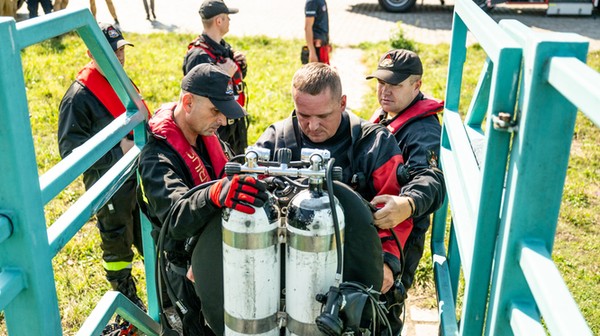 - Ćwiczenia „Wyspa 2025 pokazują, jak ważna jest współpraca miasta ze wszystkimi służbami. Musimy być przygotowani na sytuacje kryzysowe, choćby powodzie, które w ostatnich latach stają się coraz bardziej realnym zagrożeniem – podkreśla prezydent Jacek Sutryk, 