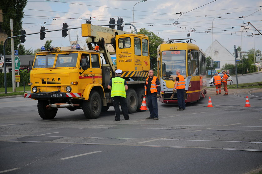 Wykolejenie tramwaju - dopiero naprawiali tam tory