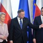 Przewodnicząca Komisji Europejskiej Ursula von der Leyen (L), prezydent RP Andrzej Duda (C) i premier RP Mateusz Morawiecki 