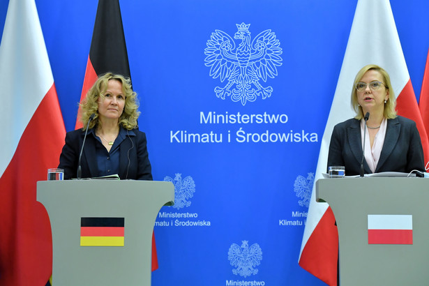 Minister klimatu i środowiska Anna Moskwa (P) oraz federalna minister środowiska, ochrony przyrody, bezpieczeństwa jądrowego i ochrony konsumentów Niemiec Steffi Lemke (L)