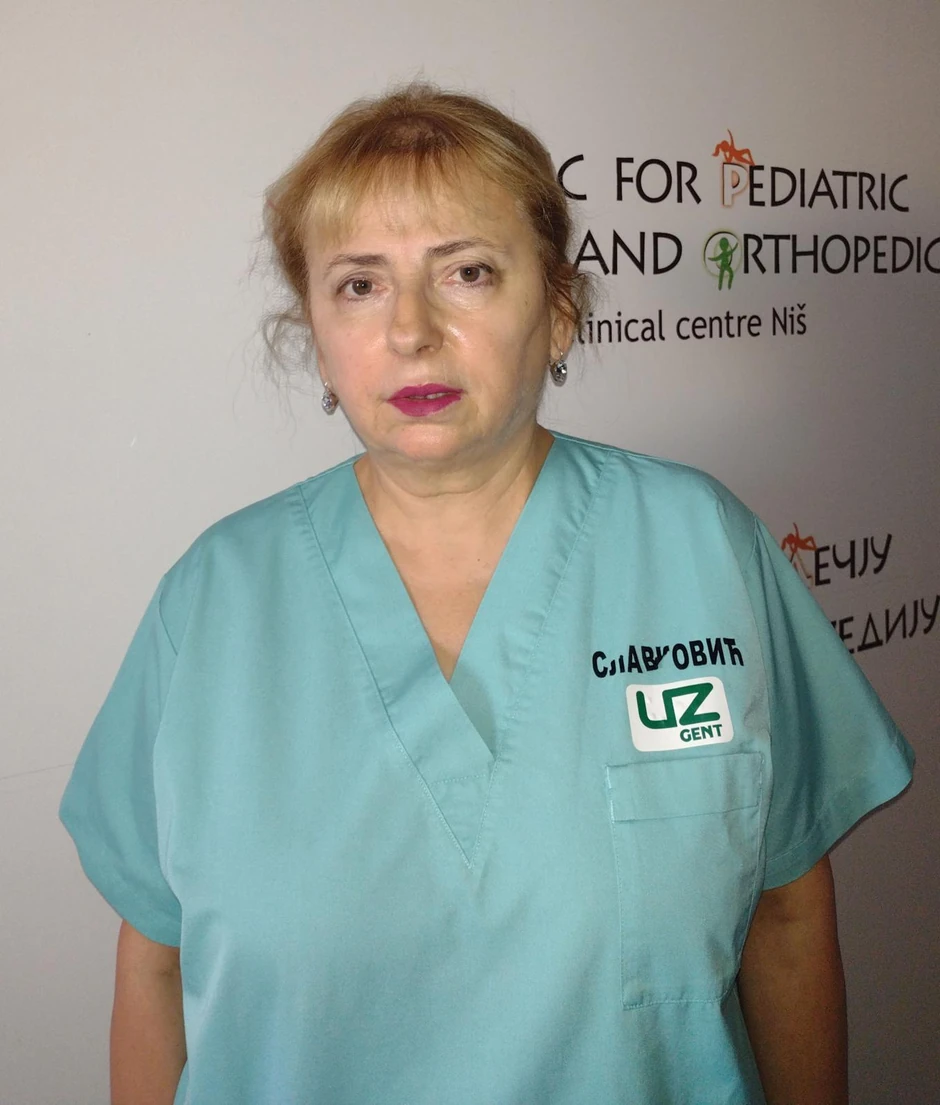 Imali smo kao pacijenta bebu, dečaka starog pet dana koji je bio doveden od kuće jer je imao visoku temperaturu i respiratorne simptome. PCR testom je potvrđeno da je pozitivan, kaže dr Slavković