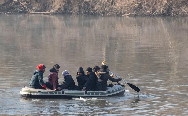 Ponton z uchodźcami