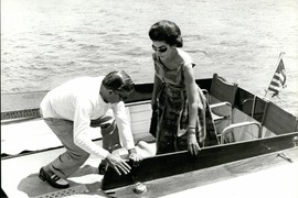 "Koliko tražiš za Mariju - 5, 10 miliona? Došao sam da ti uzmem ženu": U društvu govorio da je glupa i DEBELA ŽENA SA VELIKIM NOSEM, a na samrti je samo nju dozivao