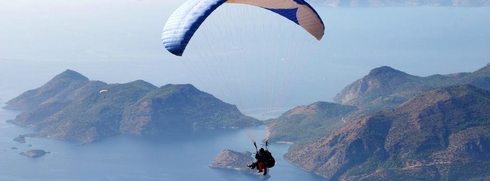 Paragliding. Jeżeli jesteś na wakacjach w tureckim Oludeniz koniecznie musisz spróbować paraglidingu.