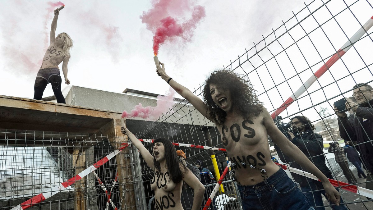 Nagi protest w Davos