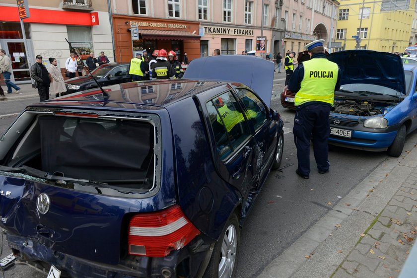 Wypadek autobusu MPK linii 133 na ul. Powstańców Śląskich we Wrocławiu