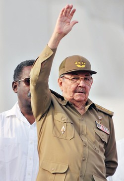 Raul Castro przekazuje władzę w partii młodszemu pokoleniu