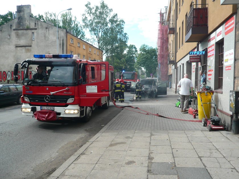 Pożar nissana na Widzewie