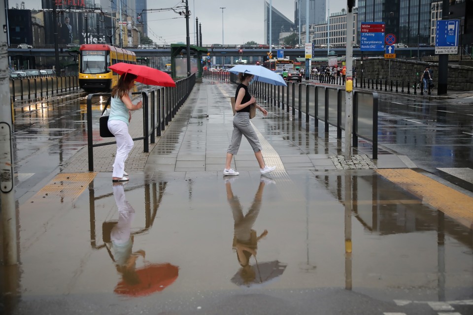 Warszawa zalana po poniedziałkowej burzy