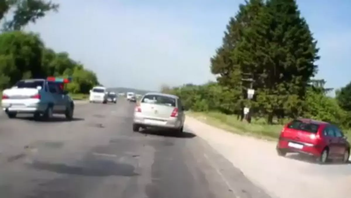 Niebezpieczna sytuacja na drodze