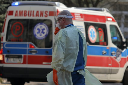 Poszukiwania maseczek jak handel w latach 90. Polacy dostarczają lekarzom niezbędny sprzęt