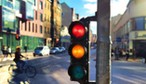 Czy zielone światło wyłącza znak „STOP"? Odpowiedź nie jest taka oczywista