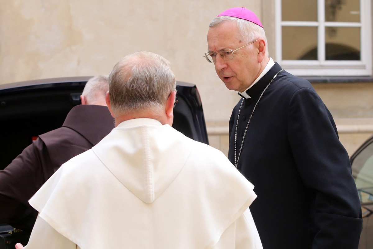 Przewodniczący Konferencji Episkopatu Polski, arcybiskup metropolita poznański Stanisław Gądecki (po prawej)