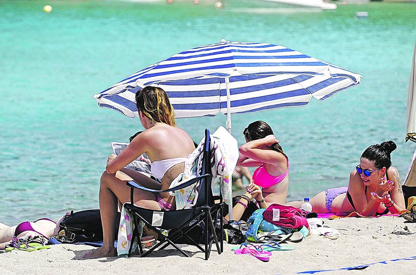 Na plažama neće biti gužvi, redari će paziti da turisti poštuju mere