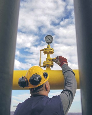 Czarne chmury zbierają się nad zielonym ładem