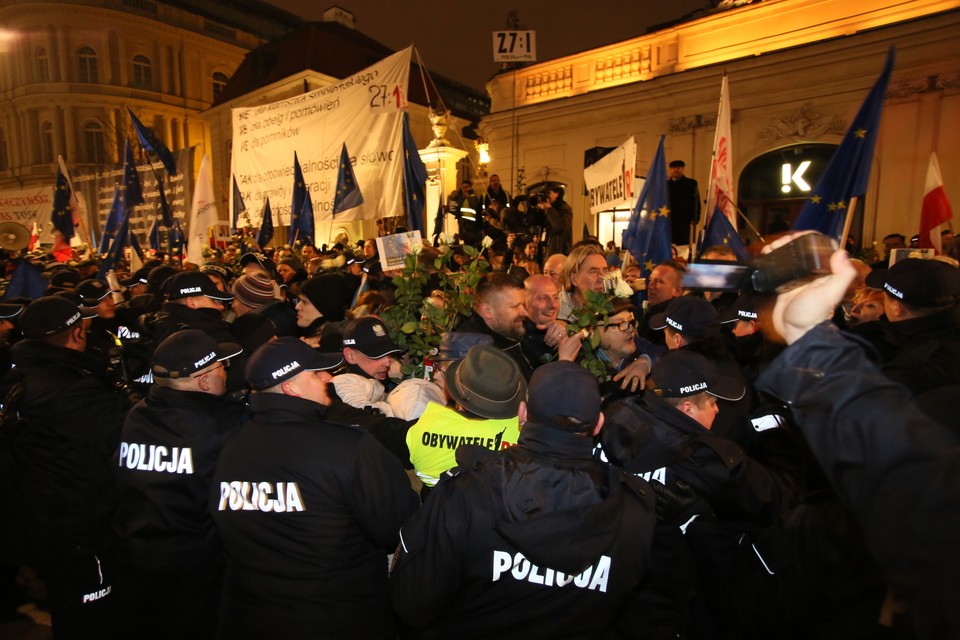 Obchody miesięcznicy smoleńskiej w Warszawie