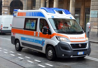 Wzrost liczby przypadków Covid-19 we Włoszech. Powodem mógł być jeden czynnik