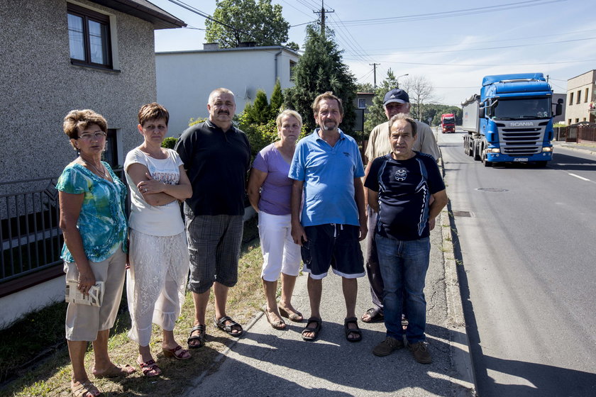 Mieszkańcy ul. Rudzkiej w Rybniku nie chcą tirów pod oknami