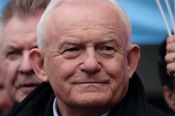 "Nawrocki jest w stanie wyeliminować Kaczyńskiego". Leszek Miller o napięciach w PiS w sprawie SAFE