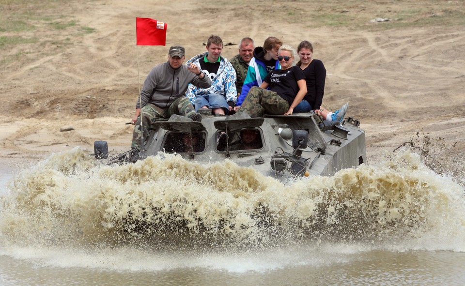 WINÓW ZLOT POJAZDÓW TARCZA 2012