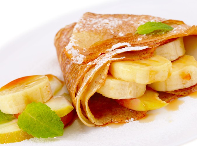 Banany dostarczają organizmowi przede wszystkim magnezu i potasu - pierwiastków niezbędnych do prawidłowej pracy układu nerwowego, które dodatkowo wyciszają emocje i zapewniają zdrowy sen. W ich składzie znajduje się również tryptofan.