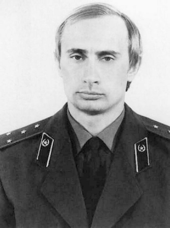 Władimir Putin w mundurze oficera KGB