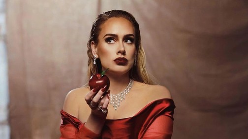 Adele új videoklipje egy igazi divatmennyország: minden, amire ma szükséged lehet a túléléshez