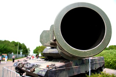 Kupimy pociski do czołgów Leopard za 240 mln złotych. Żaden z nich nie przebije pancerza rosyjskich maszyn