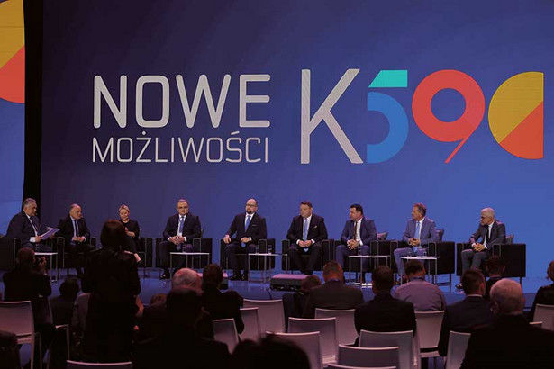 Moderator: Tomasz Sakiewicz, redaktor naczelny Gazeta Polska Codziennie, uczestnicy: Wojciech Dąbrowski, prezes zarządu PGE SA, Beata Kozłowska–Chyła, prezes zarządu PZU SA, Tomasz Hinc, prezes zarządu Grupy Azoty S.A., Paweł Majewski, prezes zarządu PGNiG SA, Marcin Chludziński, prezes zarządu KGHM SA, Paweł Szczeszek, prezes zarządu ENEA SA, Artur Michałowski, wiceprezes zarządu ds. handlu oraz pełniący obowiązki prezesa zarządu Tauron SA, Krzysztof Nowicki, Wiceprezes Zarządu ds. fuzji i przejęć Grupy LOTOS S.A.